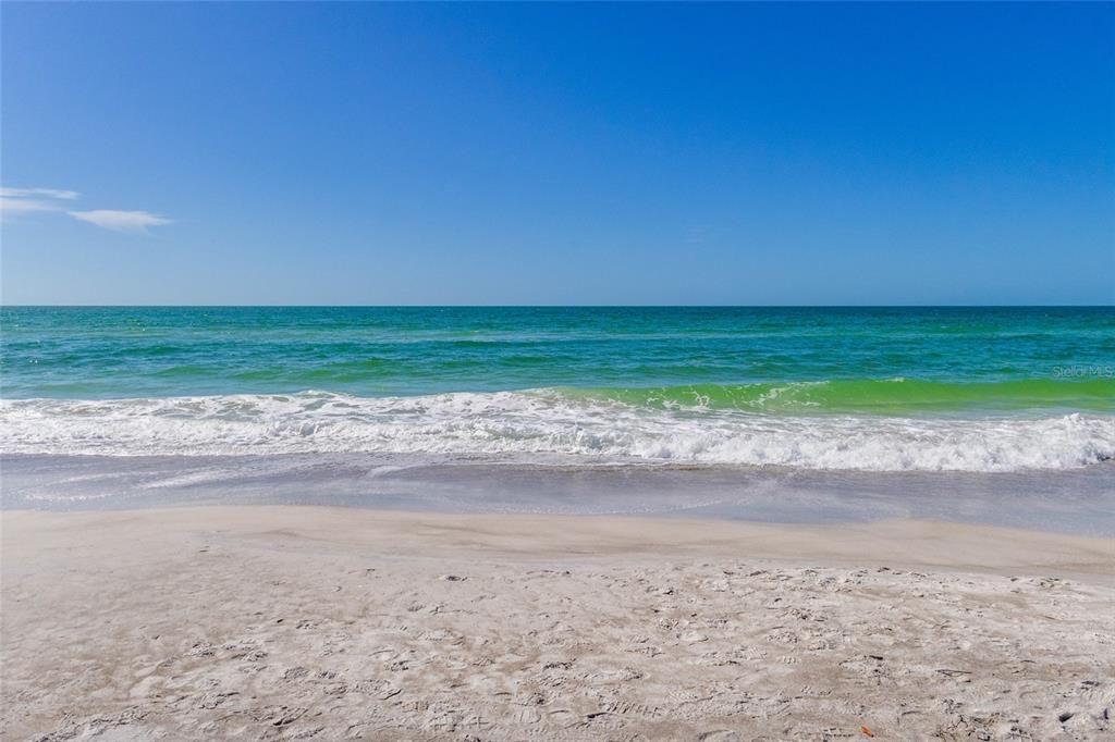 Activo con contrato: $2,599,000 (3 camas, 2 baños, 2580 Pies cuadrados)