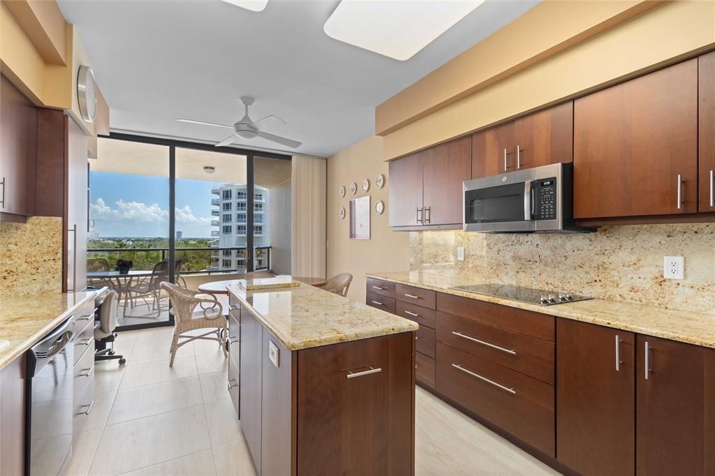 Activo con contrato: $2,599,000 (3 camas, 2 baños, 2580 Pies cuadrados)