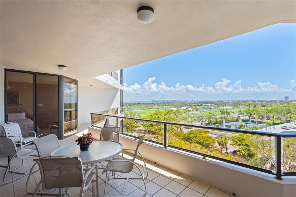 Activo con contrato: $2,599,000 (3 camas, 2 baños, 2580 Pies cuadrados)