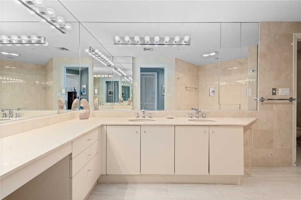 Activo con contrato: $2,599,000 (3 camas, 2 baños, 2580 Pies cuadrados)