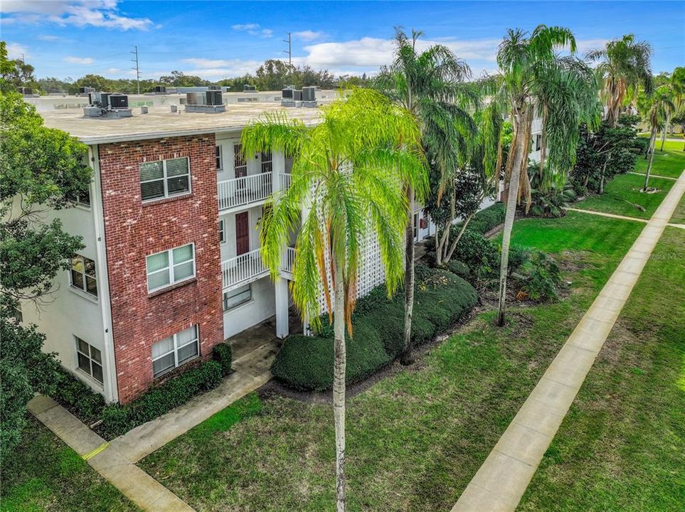 На продажу: $123,000 (2 спален, 1 ванн, 1134 Квадратных фут)