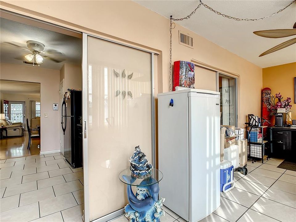 На продажу: $123,000 (2 спален, 1 ванн, 1134 Квадратных фут)