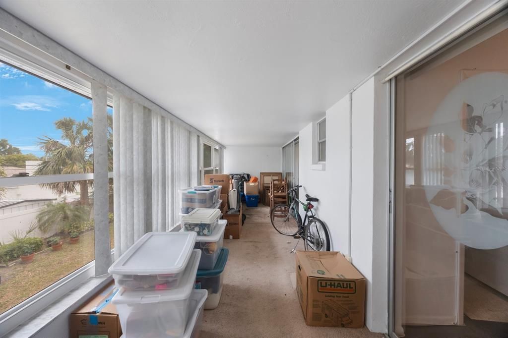 Под контрактом: $142,500 (2 спален, 2 ванн, 1050 Квадратных фут)