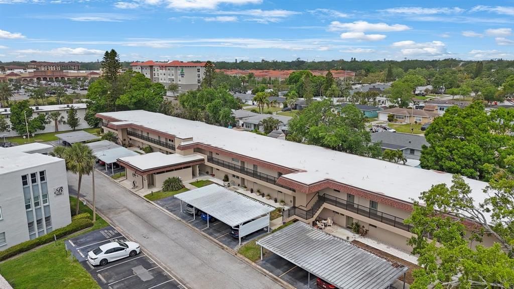 Под контрактом: $142,500 (2 спален, 2 ванн, 1050 Квадратных фут)