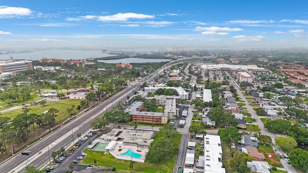 Под контрактом: $142,500 (2 спален, 2 ванн, 1050 Квадратных фут)