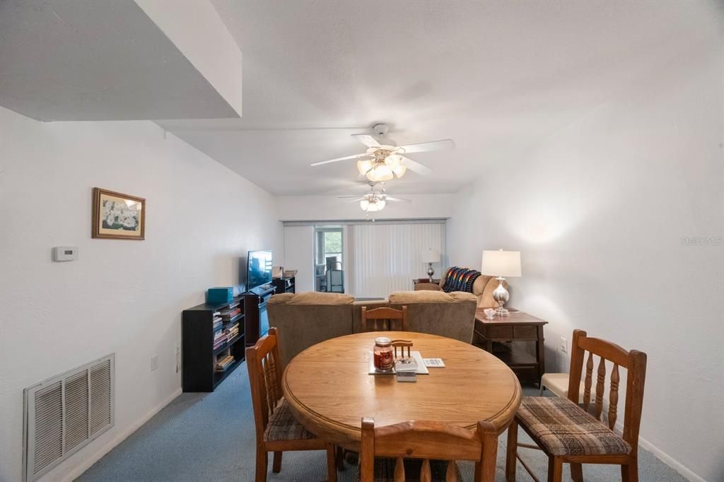 Под контрактом: $142,500 (2 спален, 2 ванн, 1050 Квадратных фут)