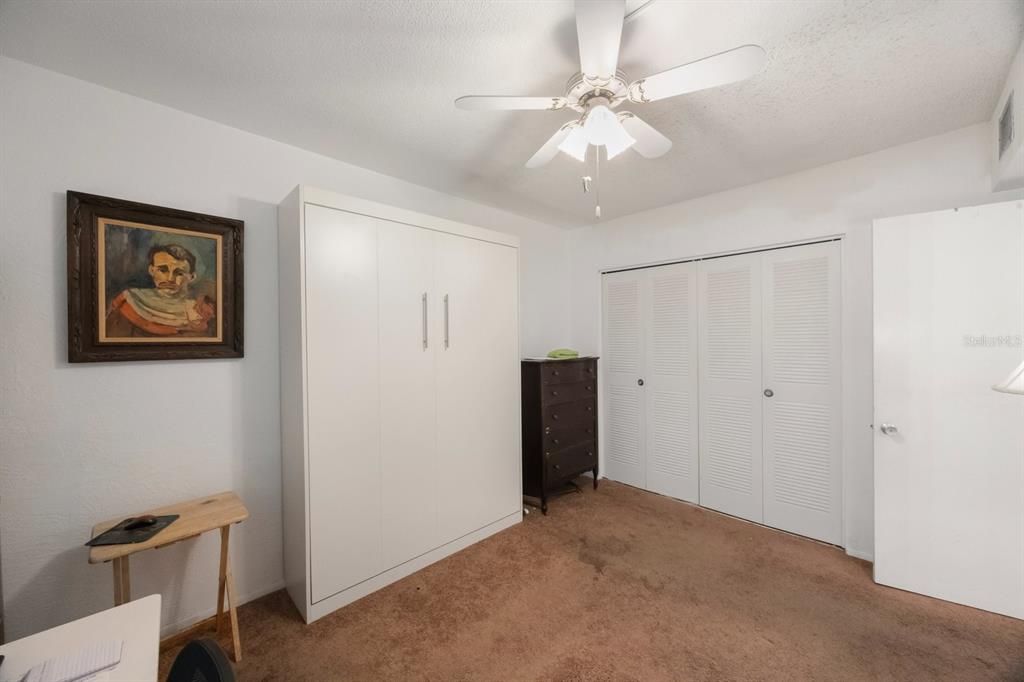 Под контрактом: $142,500 (2 спален, 2 ванн, 1050 Квадратных фут)