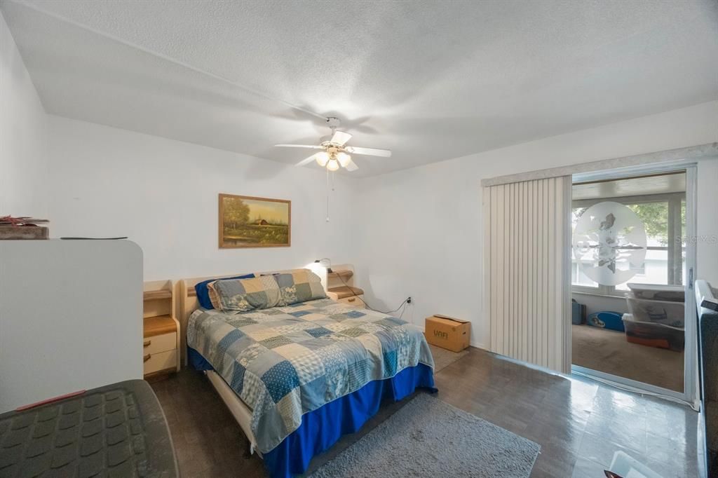 Под контрактом: $142,500 (2 спален, 2 ванн, 1050 Квадратных фут)