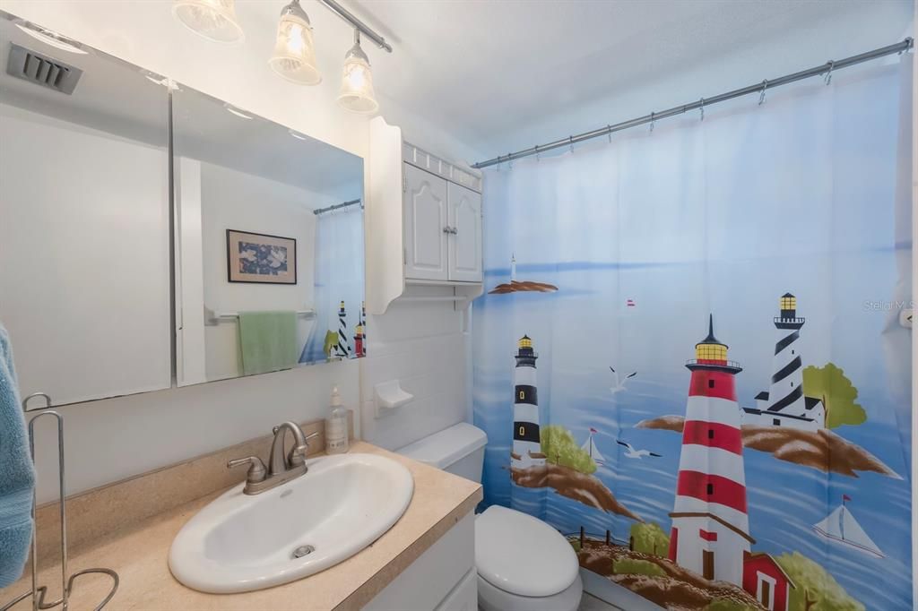 Под контрактом: $142,500 (2 спален, 2 ванн, 1050 Квадратных фут)