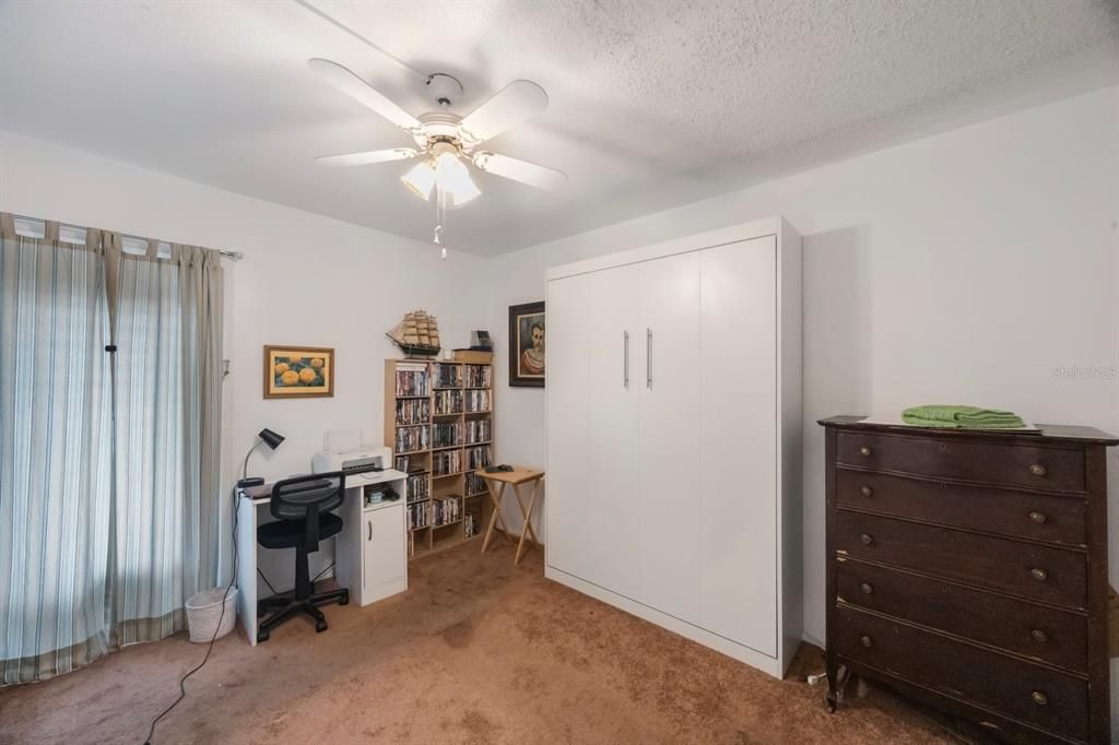 Под контрактом: $142,500 (2 спален, 2 ванн, 1050 Квадратных фут)