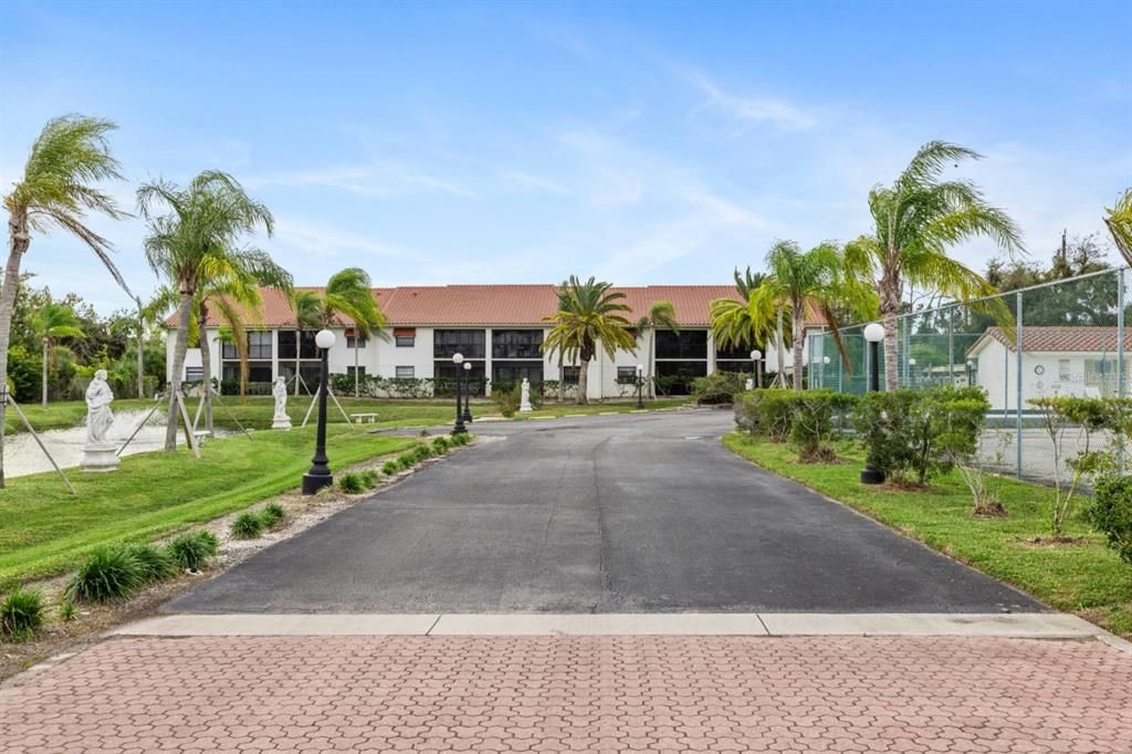 出租: $3,340 (2 贝兹, 2 浴室, 1050 平方英尺)