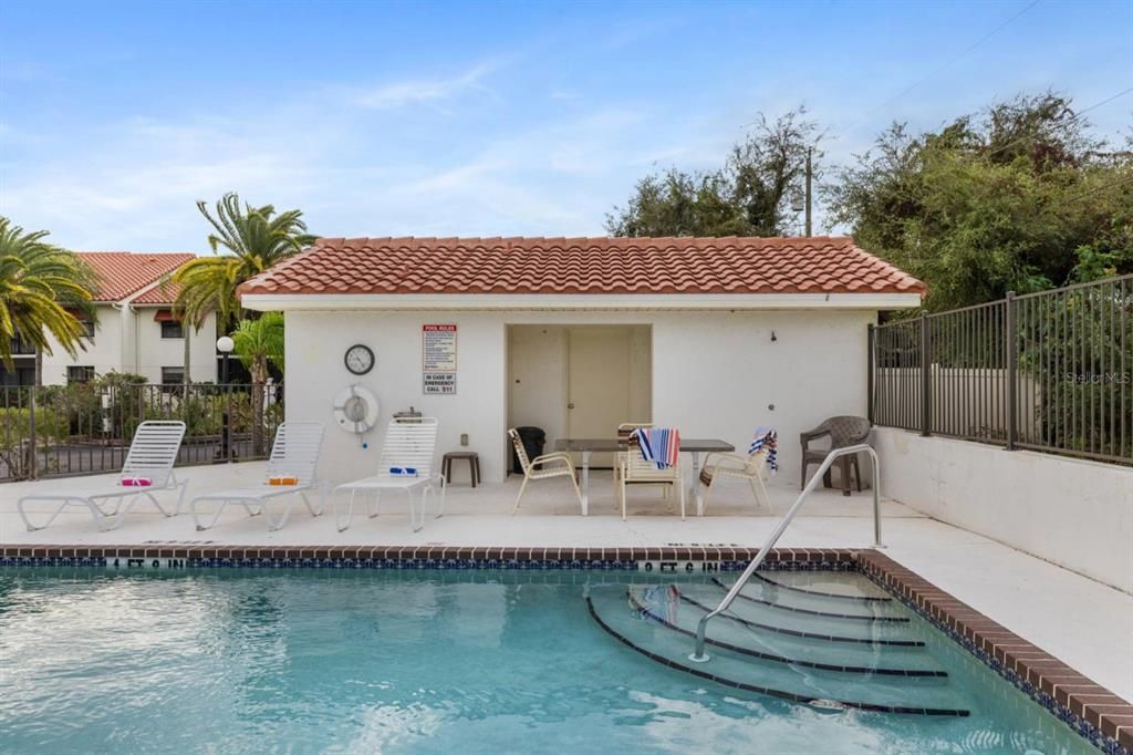 出租: $3,340 (2 贝兹, 2 浴室, 1050 平方英尺)