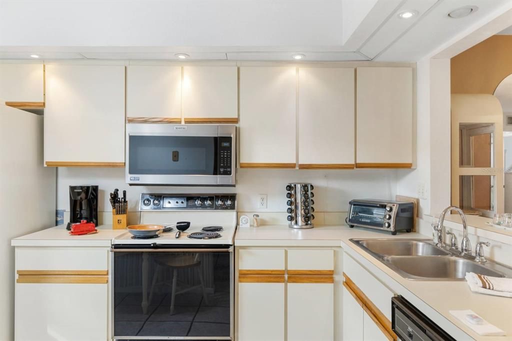 出租: $3,340 (2 贝兹, 2 浴室, 1050 平方英尺)