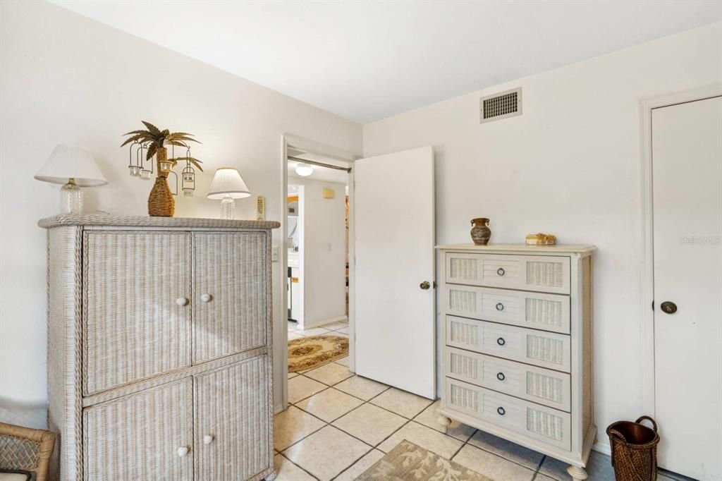 出租: $3,340 (2 贝兹, 2 浴室, 1050 平方英尺)