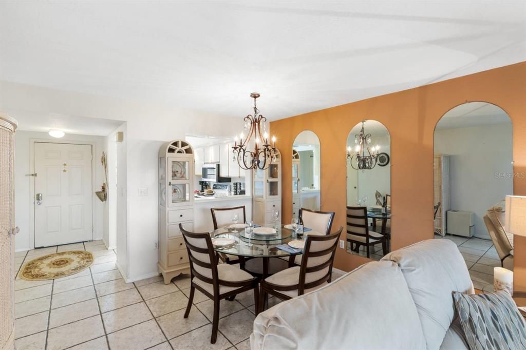 出租: $3,340 (2 贝兹, 2 浴室, 1050 平方英尺)