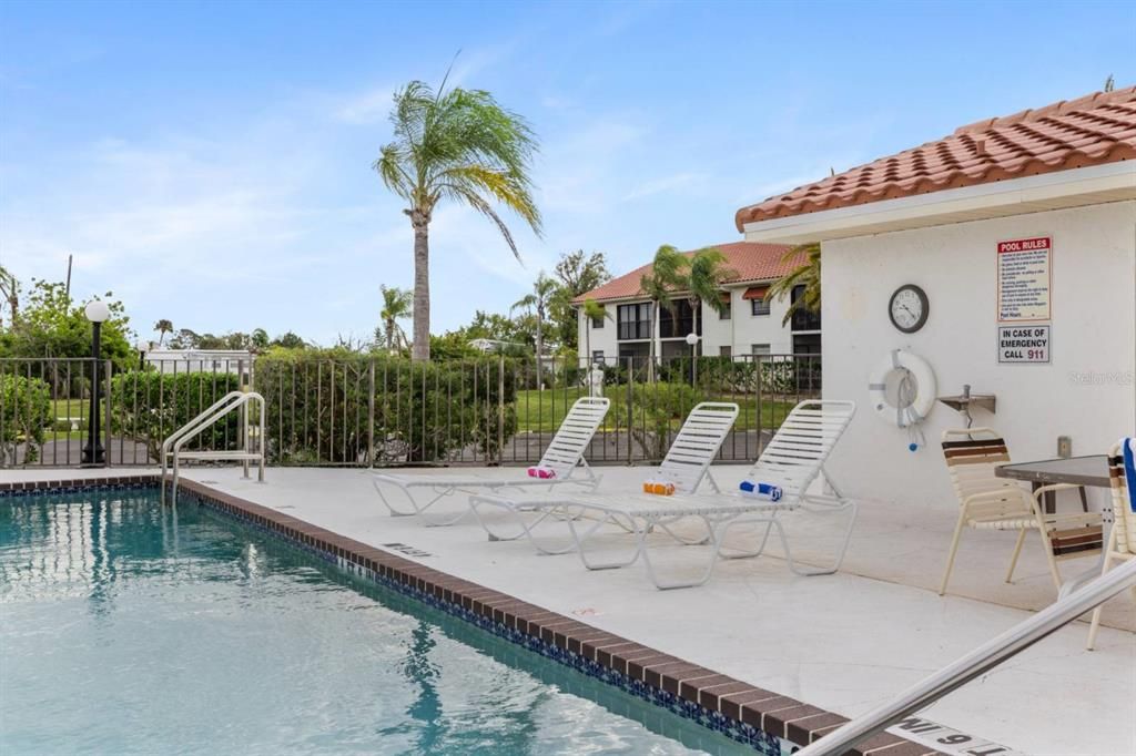 出租: $3,340 (2 贝兹, 2 浴室, 1050 平方英尺)