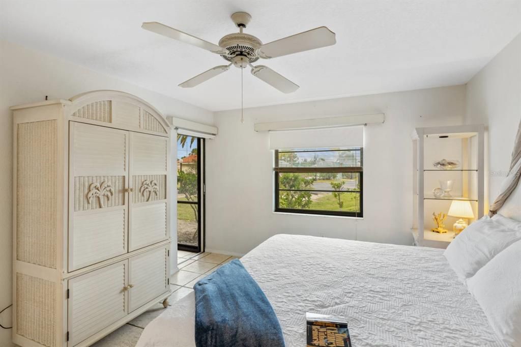 出租: $3,340 (2 贝兹, 2 浴室, 1050 平方英尺)