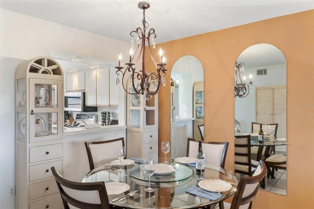 出租: $3,340 (2 贝兹, 2 浴室, 1050 平方英尺)