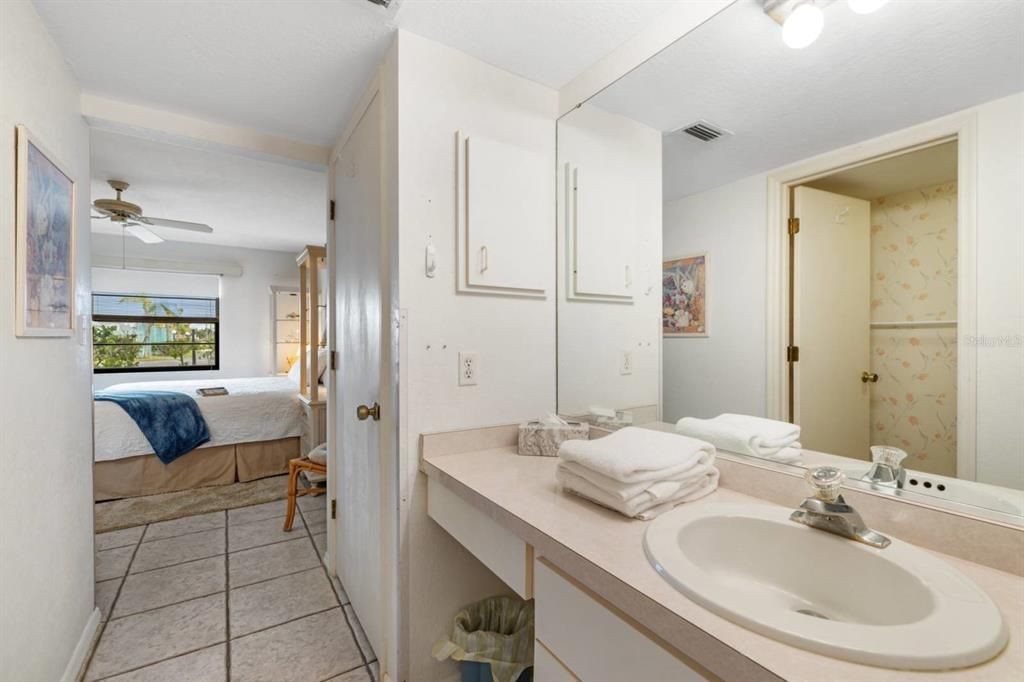 出租: $3,340 (2 贝兹, 2 浴室, 1050 平方英尺)