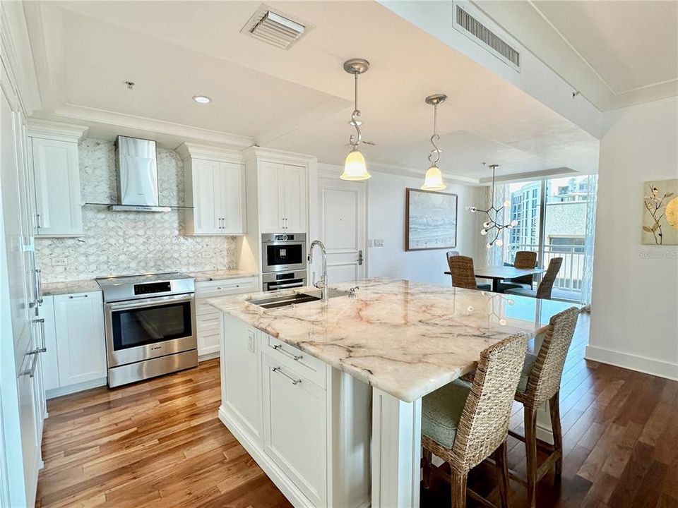 Recently Rented: $10,000 (2 beds, 2 baths, 1364 Square Feet)