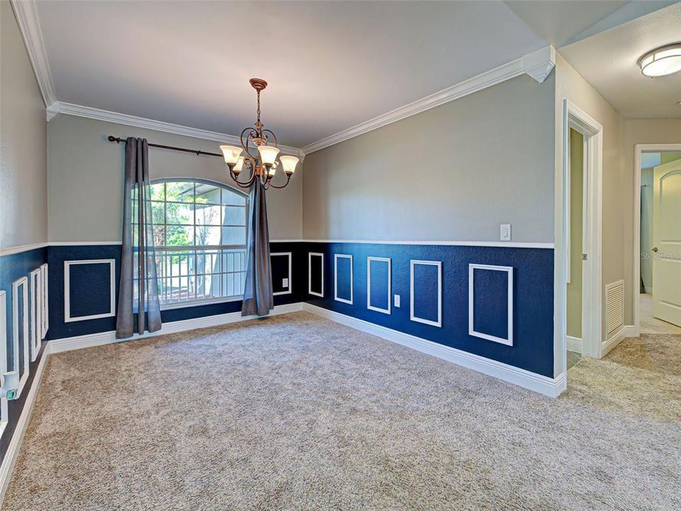 Под контрактом: $384,999 (3 спален, 2 ванн, 2035 Квадратных фут)