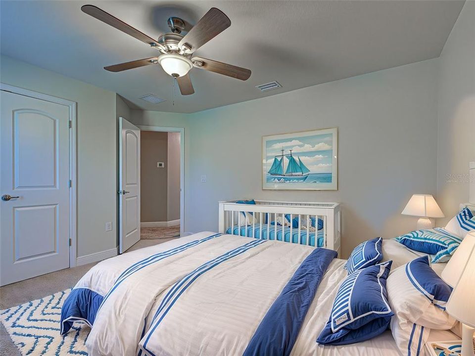 Под контрактом: $384,999 (3 спален, 2 ванн, 2035 Квадратных фут)