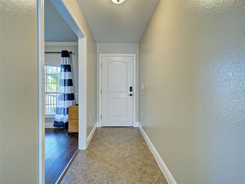 Под контрактом: $384,999 (3 спален, 2 ванн, 2035 Квадратных фут)