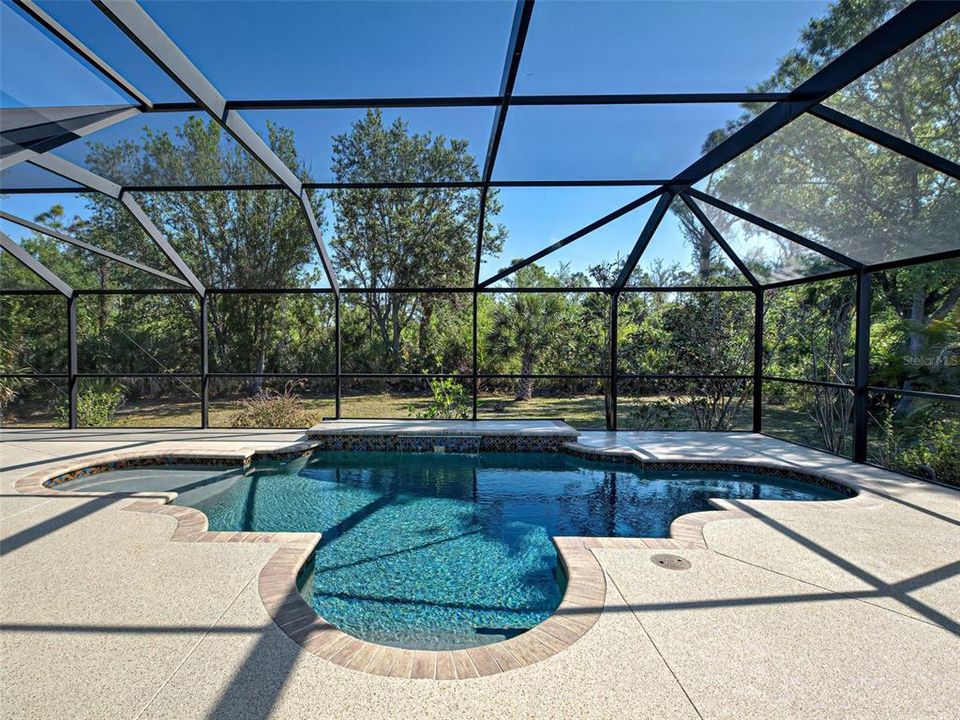 Под контрактом: $384,999 (3 спален, 2 ванн, 2035 Квадратных фут)