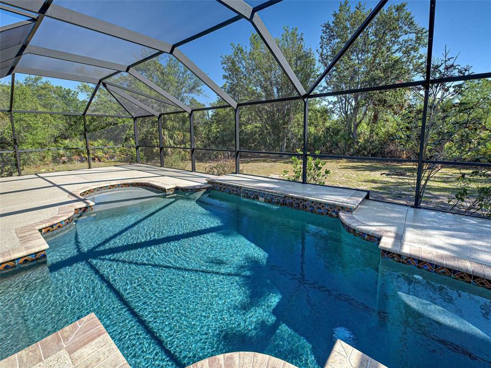 Под контрактом: $384,999 (3 спален, 2 ванн, 2035 Квадратных фут)