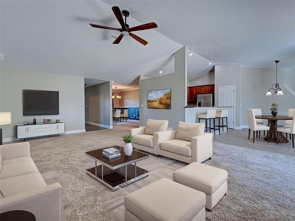 Под контрактом: $384,999 (3 спален, 2 ванн, 2035 Квадратных фут)