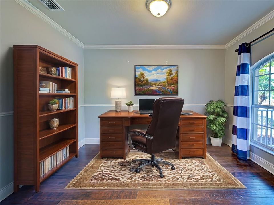 Под контрактом: $384,999 (3 спален, 2 ванн, 2035 Квадратных фут)