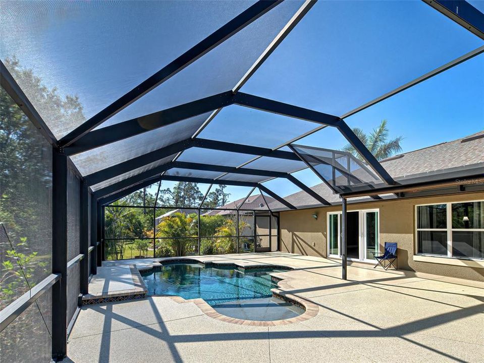 Под контрактом: $384,999 (3 спален, 2 ванн, 2035 Квадратных фут)