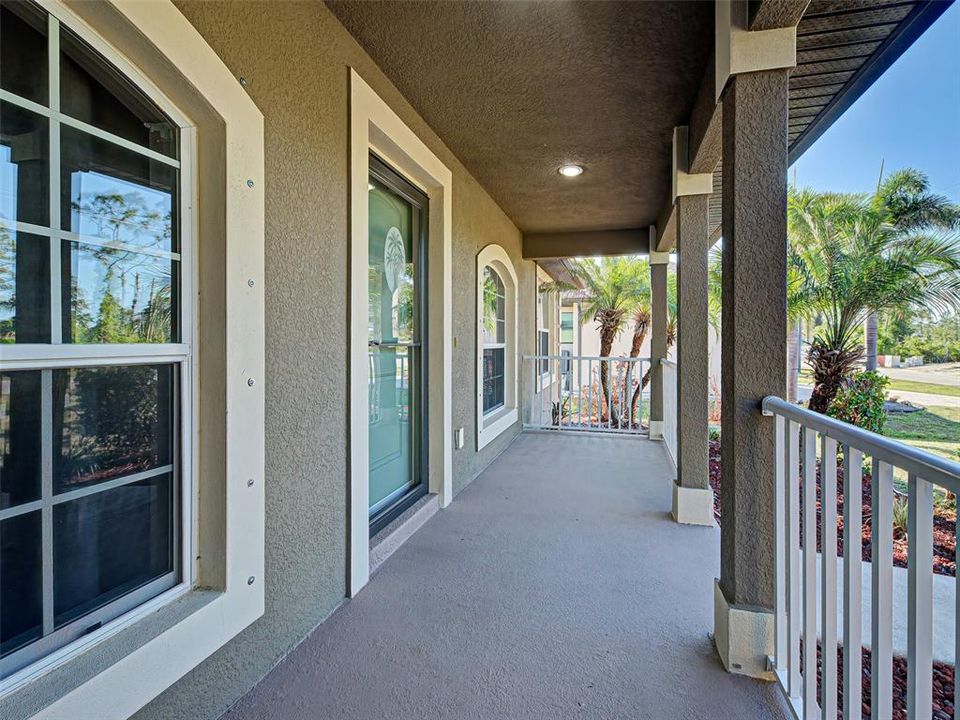 Под контрактом: $384,999 (3 спален, 2 ванн, 2035 Квадратных фут)