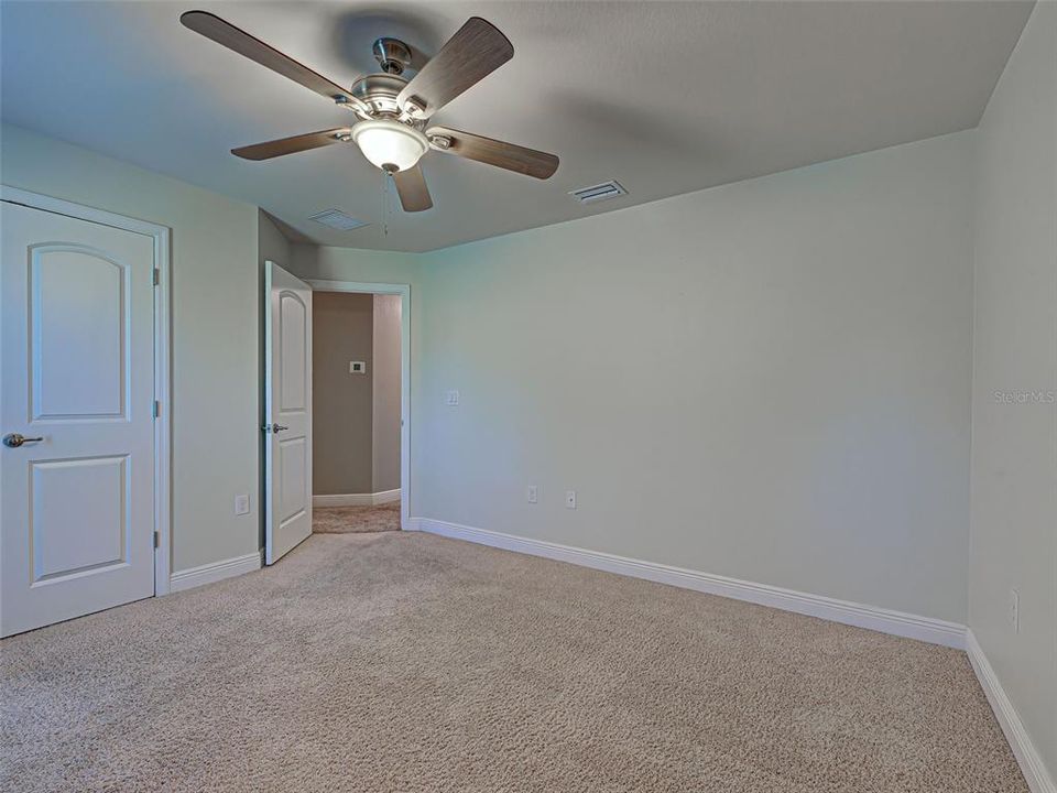 Под контрактом: $384,999 (3 спален, 2 ванн, 2035 Квадратных фут)