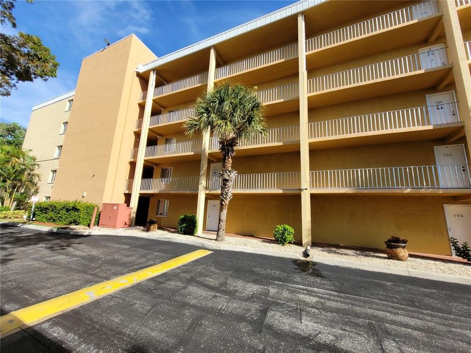 Recently Rented: $1,100 (1 beds, 1 baths, 840 Square Feet)