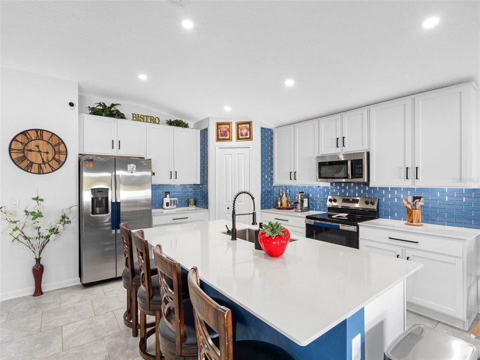 На продажу: $445,000 (4 спален, 2 ванн, 1985 Квадратных фут)