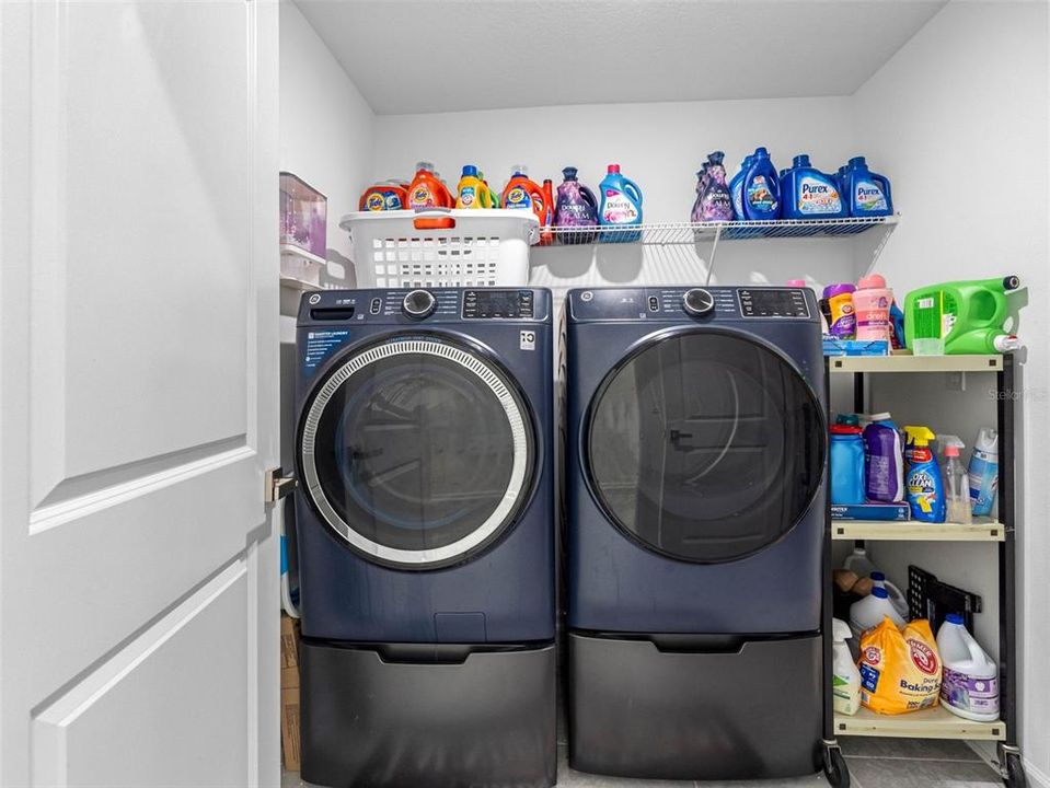 На продажу: $445,000 (4 спален, 2 ванн, 1985 Квадратных фут)