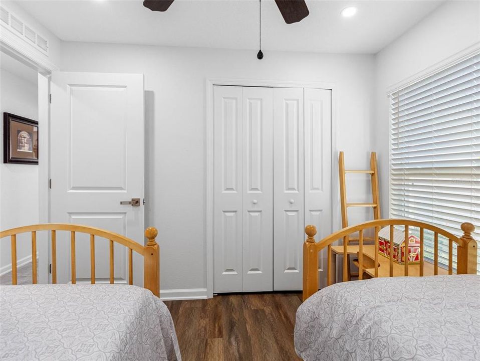 На продажу: $445,000 (4 спален, 2 ванн, 1985 Квадратных фут)