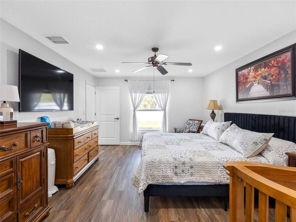 На продажу: $445,000 (4 спален, 2 ванн, 1985 Квадратных фут)