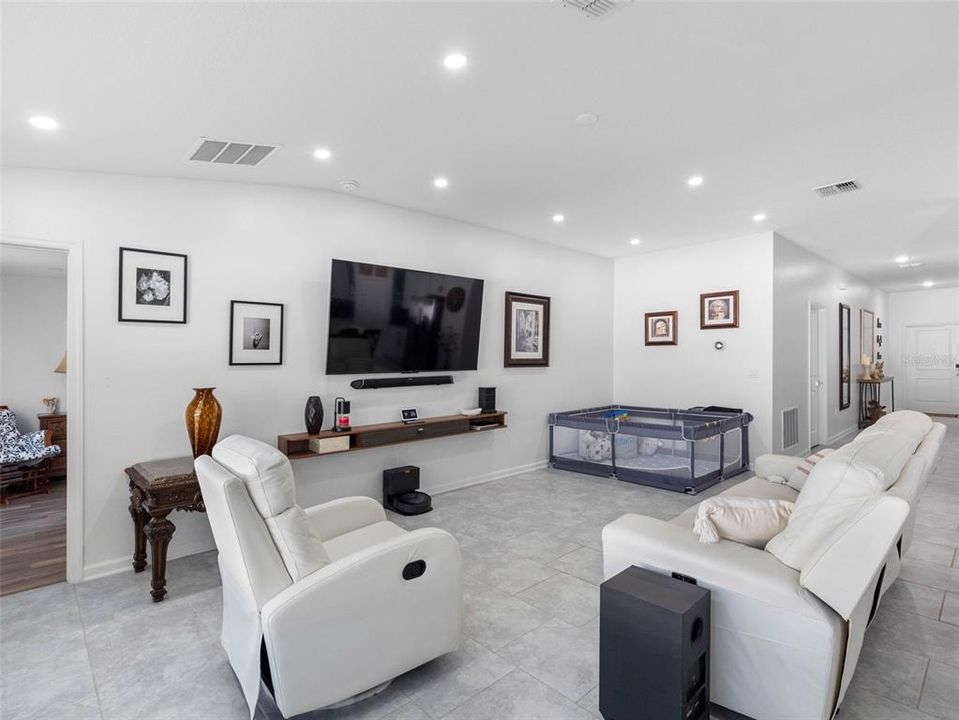 На продажу: $445,000 (4 спален, 2 ванн, 1985 Квадратных фут)