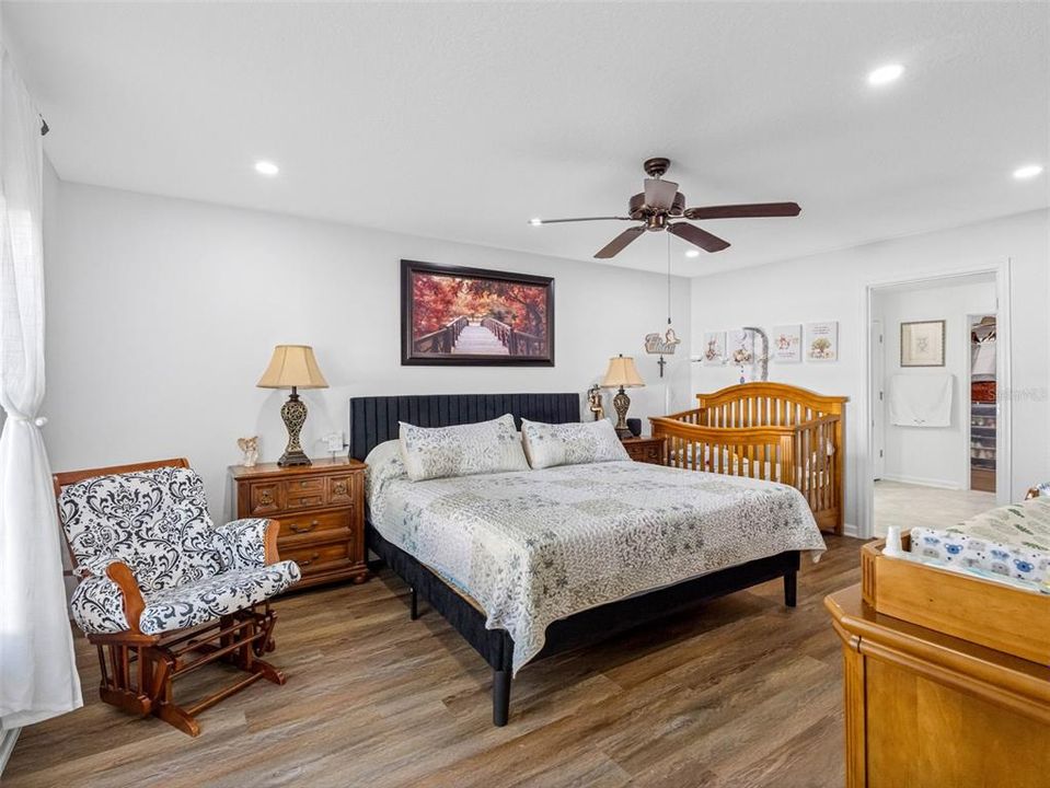 На продажу: $445,000 (4 спален, 2 ванн, 1985 Квадратных фут)