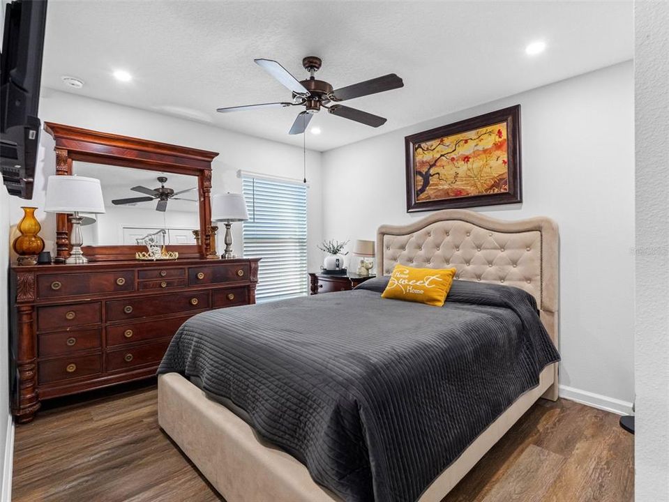 На продажу: $445,000 (4 спален, 2 ванн, 1985 Квадратных фут)