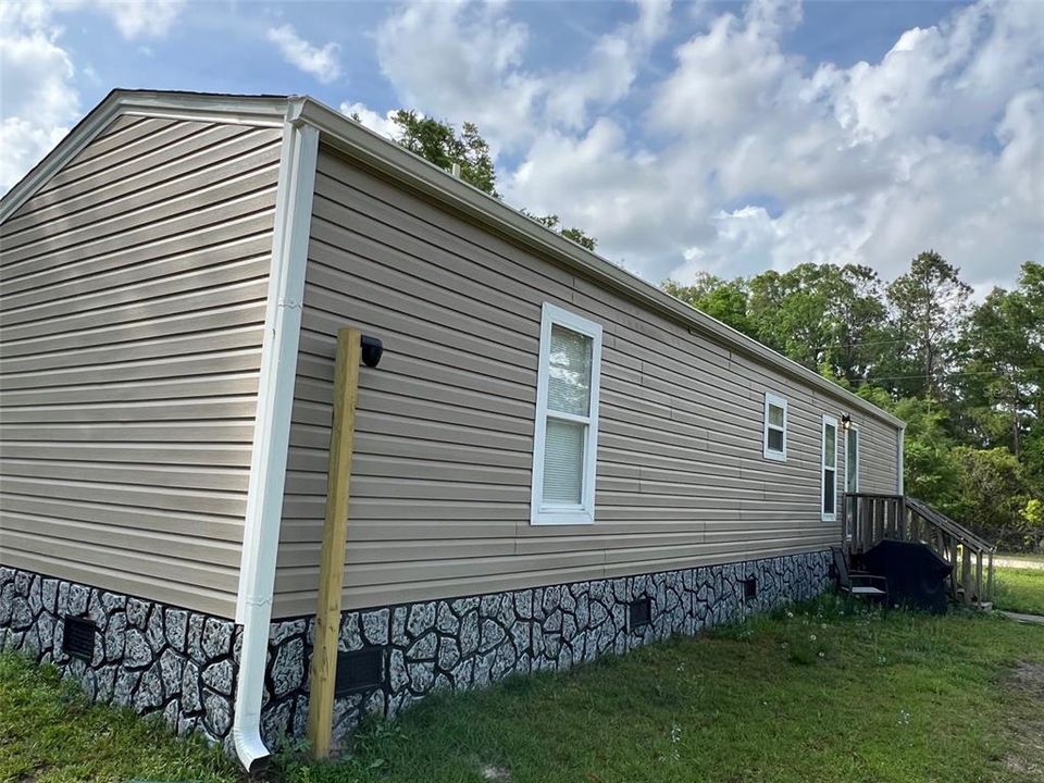 最近售出: $115,000 (2 贝兹, 2 浴室, 770 平方英尺)