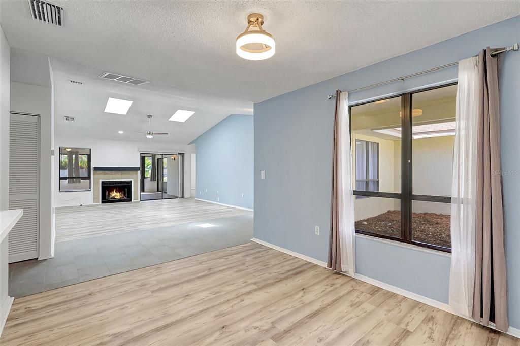 На продажу: $359,900 (3 спален, 2 ванн, 1500 Квадратных фут)