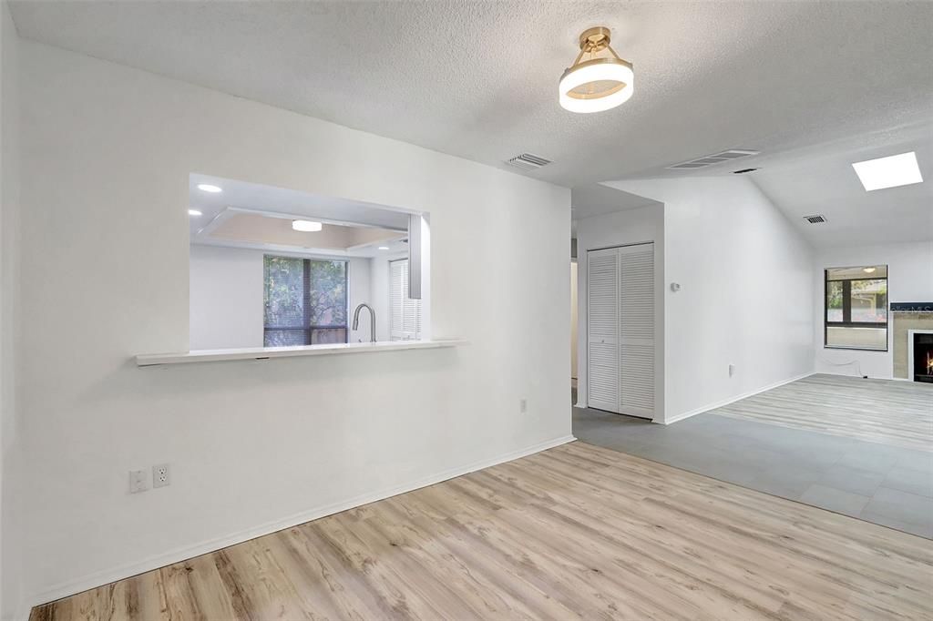 На продажу: $359,900 (3 спален, 2 ванн, 1500 Квадратных фут)