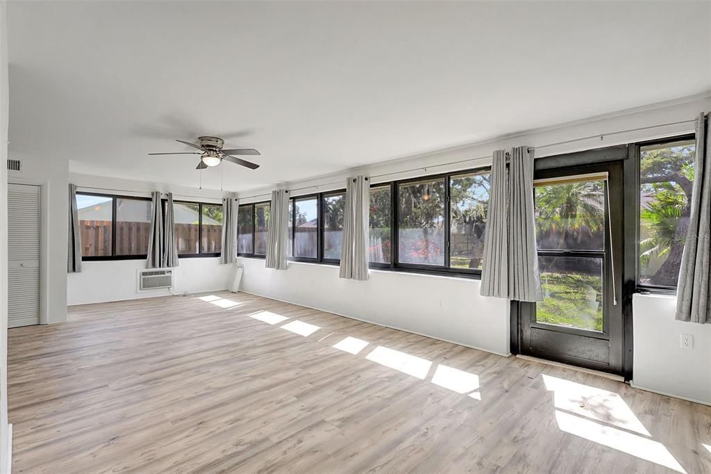 На продажу: $359,900 (3 спален, 2 ванн, 1500 Квадратных фут)