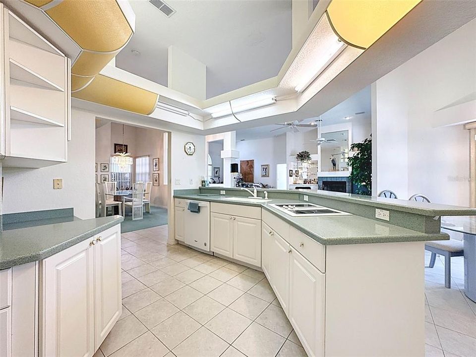 待售: $349,000 (3 贝兹, 3 浴室, 2384 平方英尺)