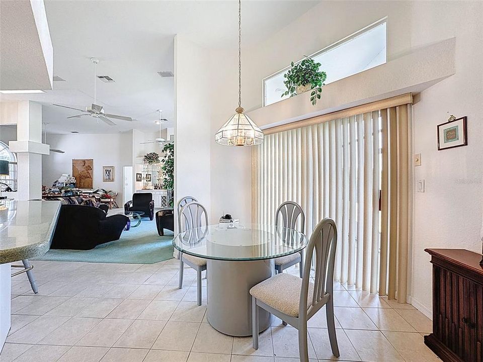 待售: $349,000 (3 贝兹, 3 浴室, 2384 平方英尺)