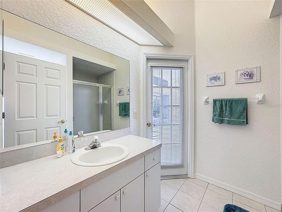 待售: $349,000 (3 贝兹, 3 浴室, 2384 平方英尺)