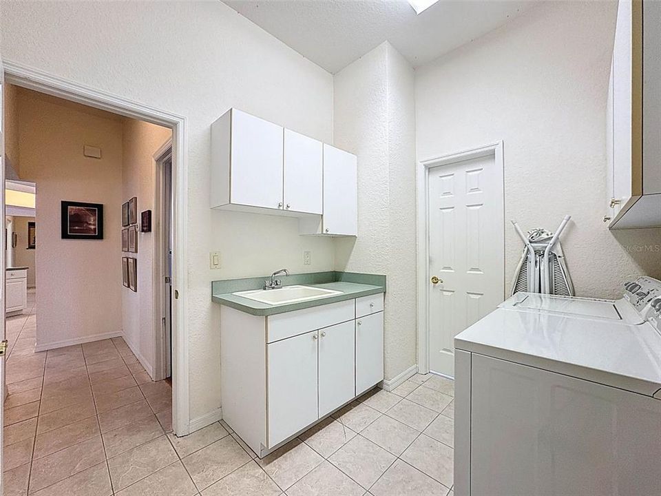 待售: $349,000 (3 贝兹, 3 浴室, 2384 平方英尺)